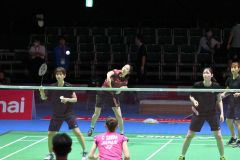 ジャパンオープンの公式練習に臨む女子ダブルスの日本代表選手ら。左から廣田彩花、永原和可那、松本麻佑、福島由紀（２０２３年７月）