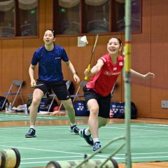 日本代表の熊本合宿でペアを組む（左から）永原和可那と志田千陽