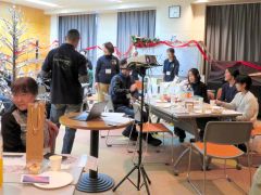 交流を楽しむ参加者