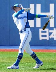 【西武ジュニア－日本ハムジュニア】試合前にウォーミングアップをする日本ハムジュニアの菊池春馬＝横浜スタジアム