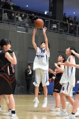 女子準決勝　帯西陵―釧路鳥取