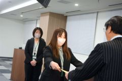 「中心市街地対策に重点」帯商仕事納めで会頭 3