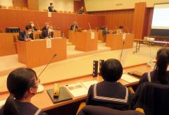 中学生が描く更別の未来　宿泊施設、工業化構想…　村議と意見交換 2