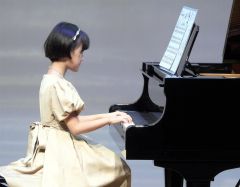 練習の成果を披露する生徒