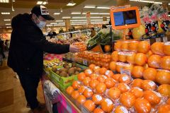 物価高の影響で多くの食材の価格が高値で推移している（ぴあざフクハラ西帯広店で）