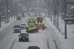 初詣に備え国道除雪　帯広の降雪９㌢ 写真2