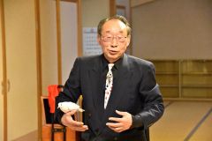 マジックを披露する加藤さん