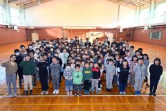 １００周年を迎える更別小学校
