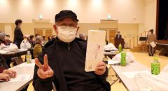 抽選会や舞踊などを楽しんだ参加者