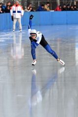 【女子５００メートル】バックストレートで力強く加速する今井千陽（札内）