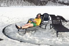 アイスカルーセルで外気浴を楽しむハルティカイネンさん