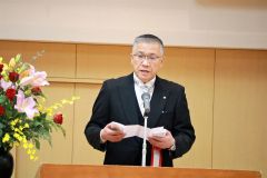 式辞を述べる手島町長