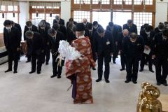 交通安全を祈願する関係者（士幌町提供）