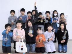 子どもたちが工作に挑戦　新得町図書館で教室 3