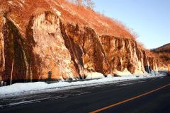 「氷瀑」姿を現す　広尾・フンベの滝 6