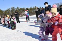 盛り上がりを見せた雪上綱引き