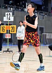 【６年男子シングルス決勝】ゲームを優勢に進めポイントごとに声を上げた鈴木武尊（ＳＭＡＳＨ　ＭＯＮＫＥＹ’Ｚ）