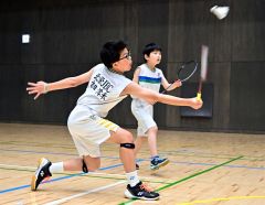 【５年男子ダブルス決勝】準優勝した吉田澪禾（手前）・松田悠誠組（北栄ＪＢＣ）