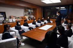 「文化の違い学んだ」　海外派遣の広尾中生徒が帰国報告 2