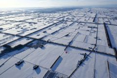 目の前に広がる十勝の雪原。真下には上士幌高校の気球が小さく見え、左奥には太平洋が見えた