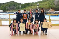 学校対抗の女子総合で２連覇を果たした帯三条（金野和彦撮影）
