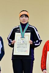女子団体追い抜きで、山形中央の優勝に貢献した重堂沙姫（札内東中出）＝金野和彦撮影