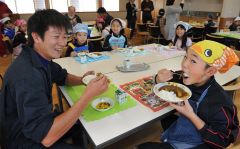 帯広っ子の好きな給食、カレーライスが１位　肉じゃが７年ぶり首位転落