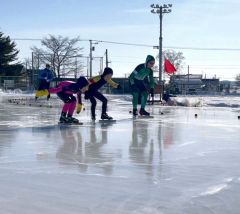 スタートを待つ小学生１年生女子の選手たち