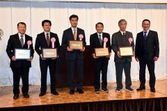 表彰された役員功労者ら