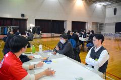 地域おこし協力隊とＯＢが交流　活動や将来語り合う 2