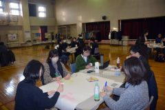 地域おこし協力隊とＯＢが交流　活動や将来語り合う 4