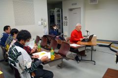 「２０２３ラポロ宣言」を紹介する加藤氏（右）。左はラポロアイヌネイションの会員