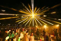 光と音の演出で来場者を魅了した「光のサークル」（金野和彦撮影）