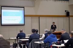 町民や関係者など約５０人が参加した部活動地域移行に関する説明会