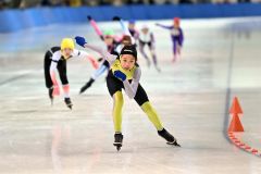【４年女子５００メートル・予選】吉井愛珠（手前）