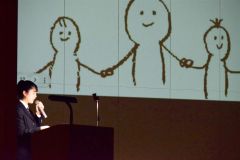 課題研究を発表する３年生