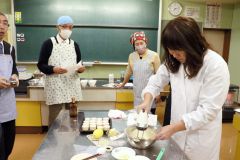 レモンケーキ作りに挑戦　大樹で料理教室 2