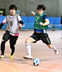 ペンデュラム初Ｖ　得点王は１４点山口（新緑ＦＣ）　フットサルエンジョイウインターリーグ 3