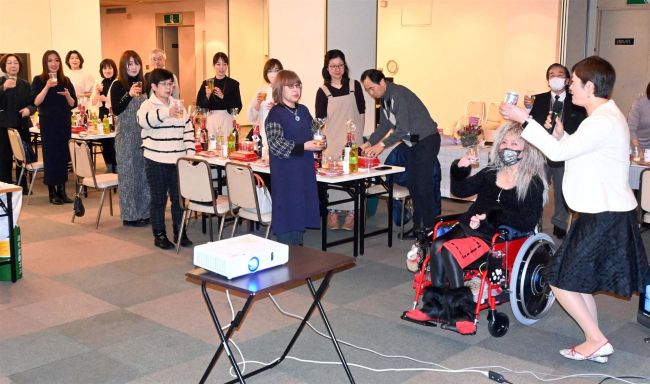 【写真】「あんだんて」２５周年　島代表の古希も祝福