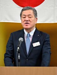 式辞を述べる細川会長