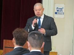 講演する石川さん