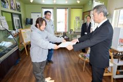 「わが村美しく」優秀賞　ピロロ推進協に表彰状 2