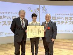 （写真左から）北十勝ファームの上田社長、はなゆき農場の中村代表、コープデリの熊崎理事長＝北十勝ファーム提供