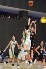 女子１回戦・帯大谷（黒ユニホーム）―小樽双葉