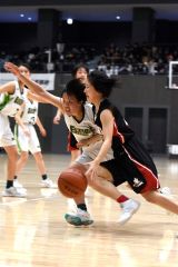 女子１回戦・帯大谷（黒ユニホーム）―小樽双葉