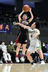 女子１回戦・帯大谷（黒ユニホーム）―小樽双葉