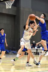 男子１回戦・帯大谷（白ユニホーム）―札幌国際情報