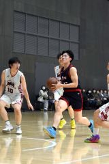 男子１回戦・白樺学園（黒ユニホーム）―北見北斗