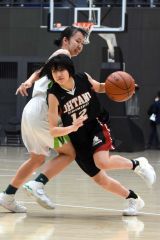 女子１回戦・帯大谷（黒ユニホーム）―小樽双葉