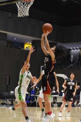 女子１回戦・帯大谷（黒ユニホーム）―小樽双葉